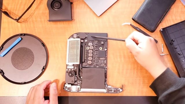 Como cambiar la memoria Ram en la mac mini 2018, parte 2 смотреть онлайн