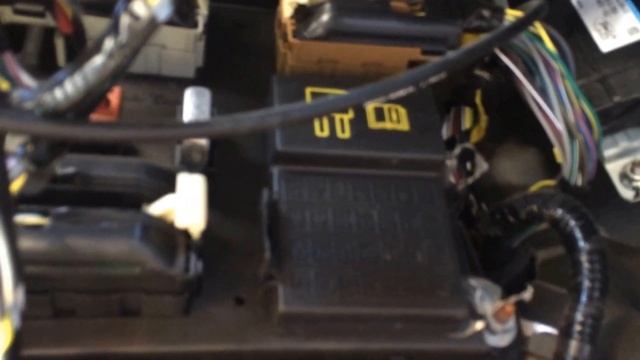 2009 Mercury Milan Fuse Box Location Under Dash смотреть онлайн