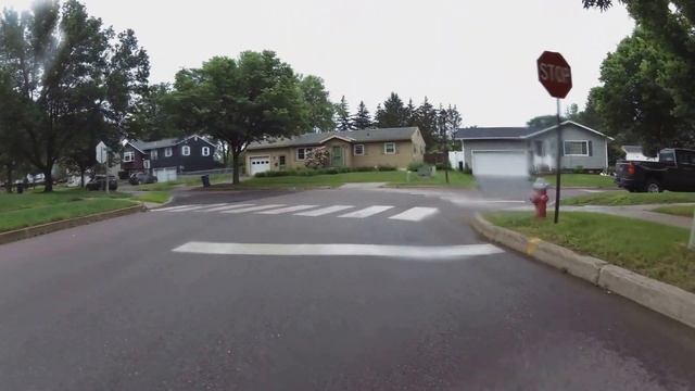 2017-06-19 Driver Blowing Stop Sign смотреть онлайн