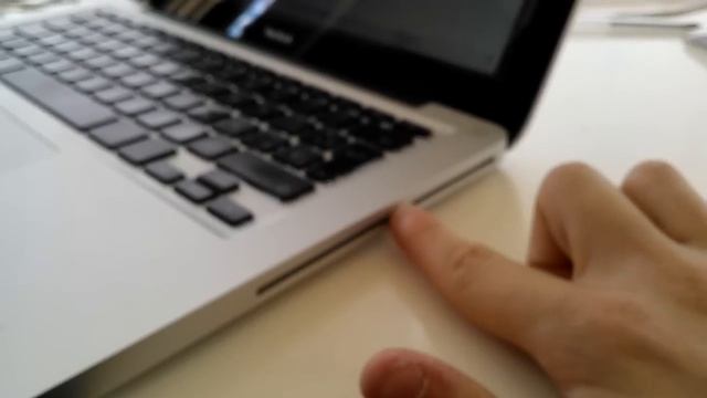 MacBook Aluminum - Problemas con SuperDrive смотреть онлайн