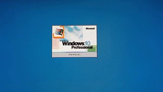 Windows 2000 beta 3, but it's Windows 10 смотреть онлайн