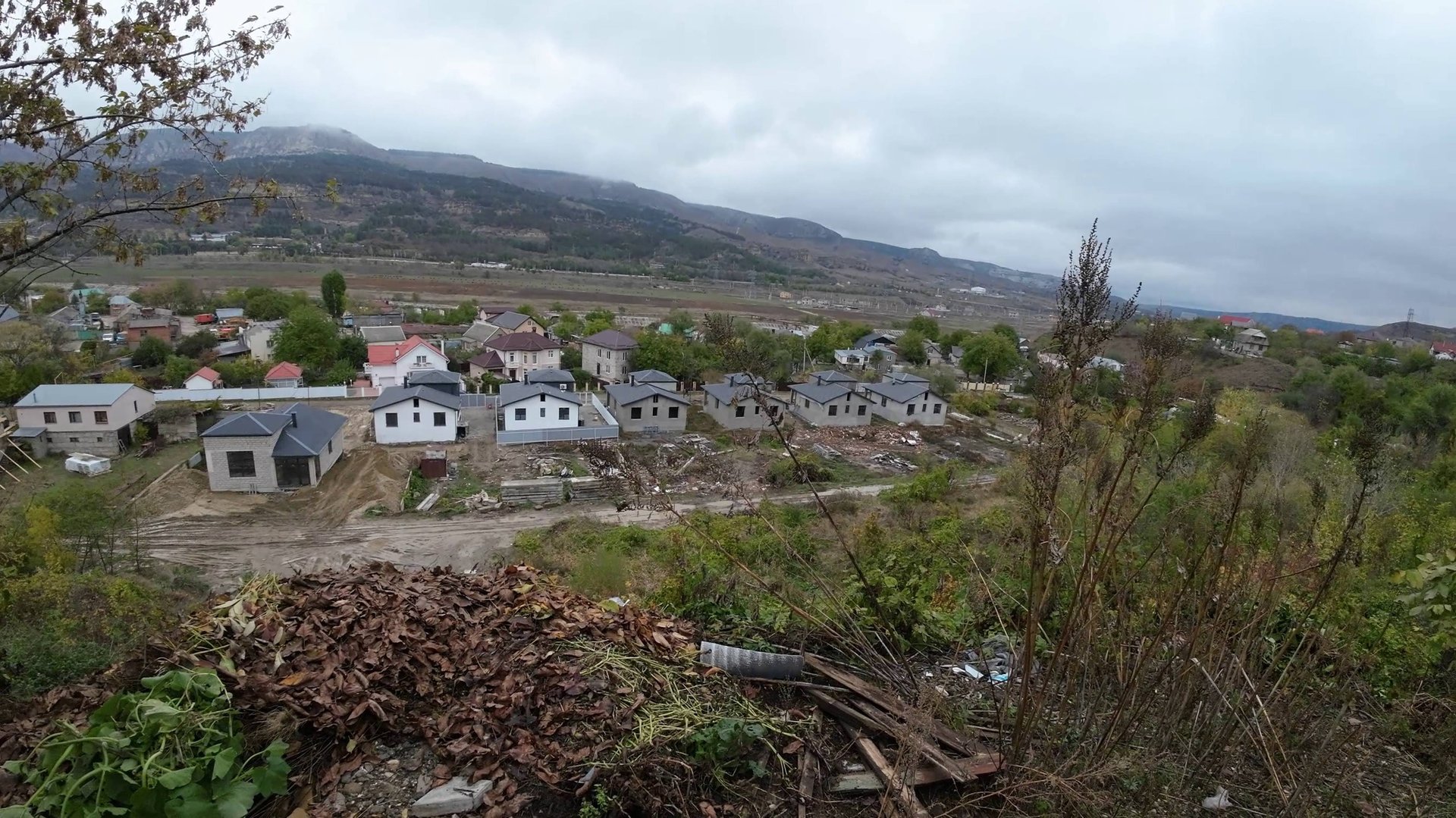 Кисловодск. Спонтанная прогулка по городу, в промежуток между дождями, на электросамокате NERPA PRO смотреть онлайн