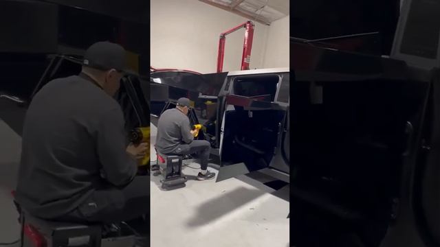 Gloss black Cybertruck black wrap смотреть онлайн