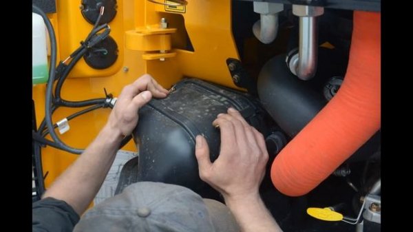 Photos of JCB 260 features for the beginning Operator