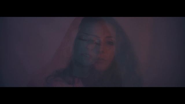 Scarlett Moody - Uncover Me (Official Music Video) смотреть онлайн