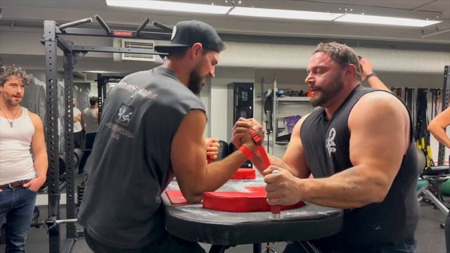 Arm Wrestling on the NEW MAC Table смотреть онлайн