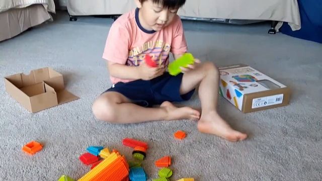Hedgehog Blocks unboxing (Bristle Blocks) смотреть онлайн