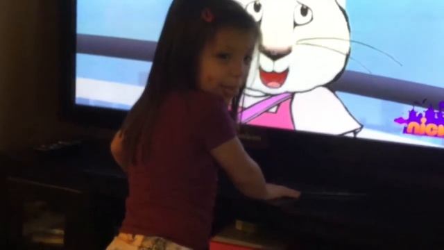6 year old messes around with iMovie смотреть онлайн