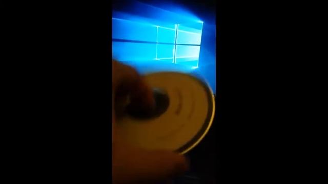 How to insert cd in laptop смотреть онлайн