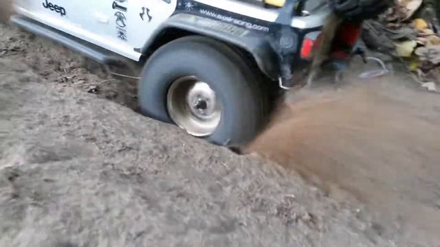 Самопогрузка песка в ведерко на буксовании:) смотреть онлайн