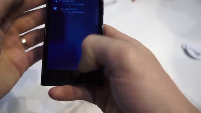 Jolla, prise en main au MWC 2014 - par Test-Mobile.fr смотреть онлайн