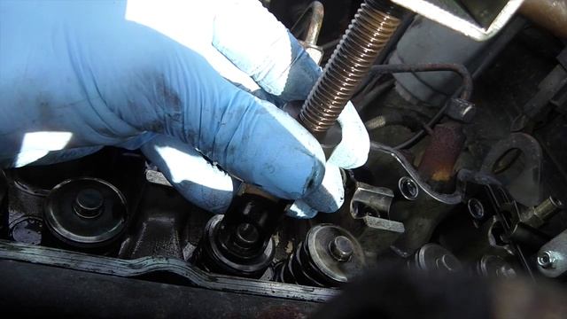 LandRover Defender 200 TDI Valve Stem Seals And Broken Bolt смотреть онлайн