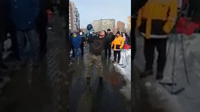 Масленица! Подъём над головой двух гирь 32+24 кг, правой рукой! На 16 раз! смотреть онлайн