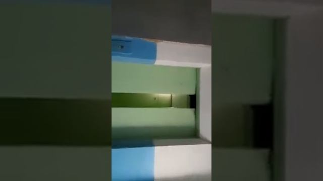 Почему у лифтах дырявые двери? 1 часть смотреть онлайн