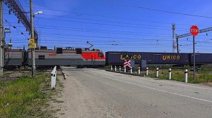Railway crossing. E-locomotive & container train/ Электровоз с контейнерным поездом. Дормидонтовка