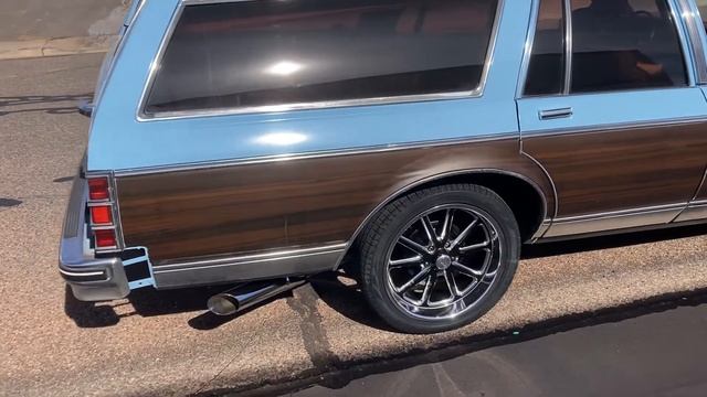 Bagged 1985 Pontiac station wagon with built 305 v8, custom exhaust with exhaust cutouts. смотреть онлайн