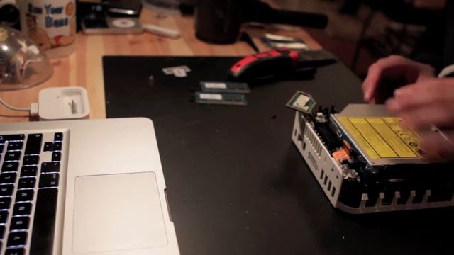 Mac Mini memory upgrade [SWE] смотреть онлайн