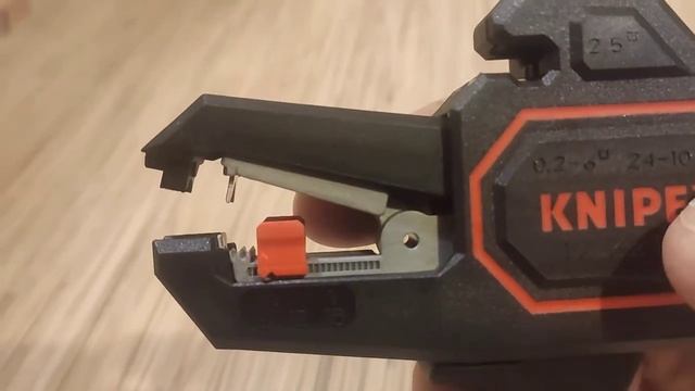 Стриппер KNIPEX 12 62 180 SB. смотреть онлайн