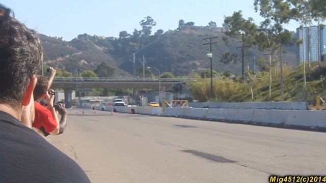 Lamborghini Gallardo Races a Heavily Modified Diesel Chevy Silverado смотреть онлайн