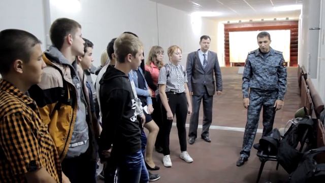 В полиции провели экскурсию для школьников смотреть онлайн