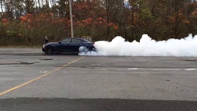 2015 Dodge Charger SRT Hellcat Burnout Fun With 2015 Police Pursuit смотреть онлайн
