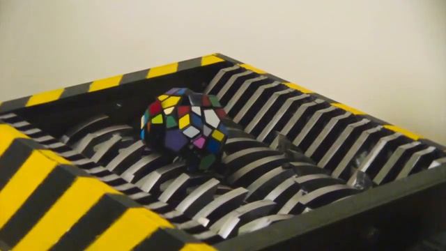 ИЗМЕЛЬЧАЕМ ИГРУШКИ В ШРЕДЕРЕ. смотреть онлайн