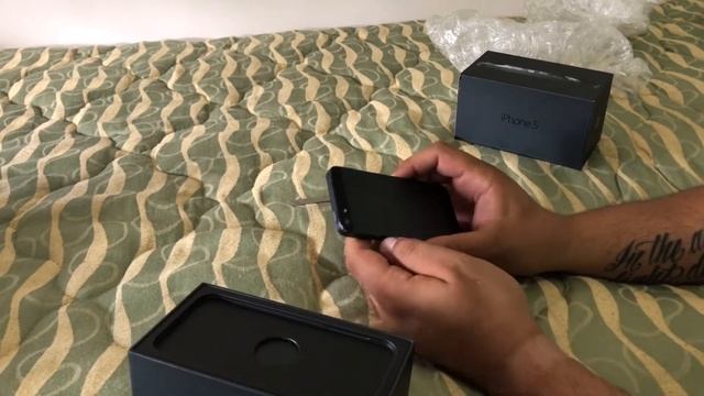 iPhone 5 black unboxing смотреть онлайн