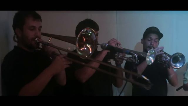 La Abuela Cumbiambera - La Noche Porteña Ft. Julia Morgado (2015) смотреть онлайн