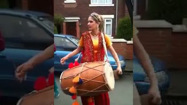 Best dhol player in the world............Must watch.flv смотреть онлайн