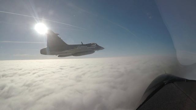 Saab 39 Gripen Cloud Surf Good Morning 1080p смотреть онлайн