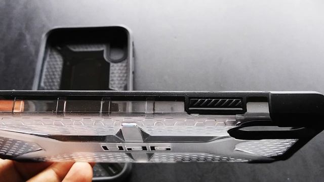 Supcase Unicorn Beetle Vs UAG Plasma series | Phone Case Comparison смотреть онлайн