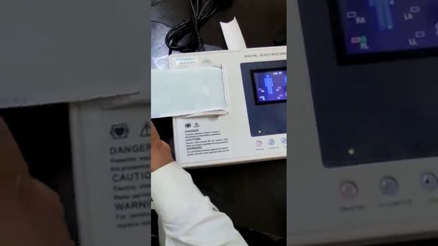 how to fix ECG roll in machine biomedics #ECG ECG मशीन मध्ये रोल कसा टाकावा смотреть онлайн