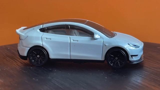 Hot Wheels Tesla Model Y new for 2023 1/10 HW Green Speed series white смотреть онлайн
