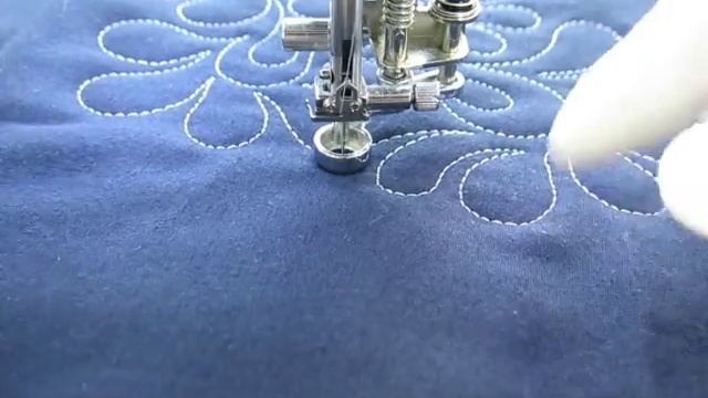 How to Free Motion Quilt: Feathered Flower смотреть онлайн