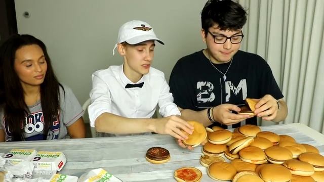 1 MINUUT GRATIS WINKELEN IN MAC DONALDS! *Meer Dan 100!* смотреть онлайн