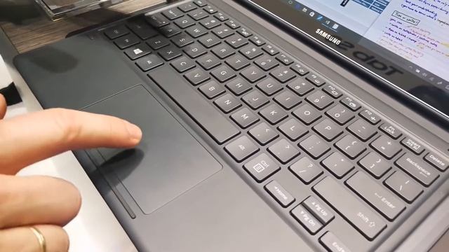 Galaxy Book con Windows 10 y S Pen смотреть онлайн