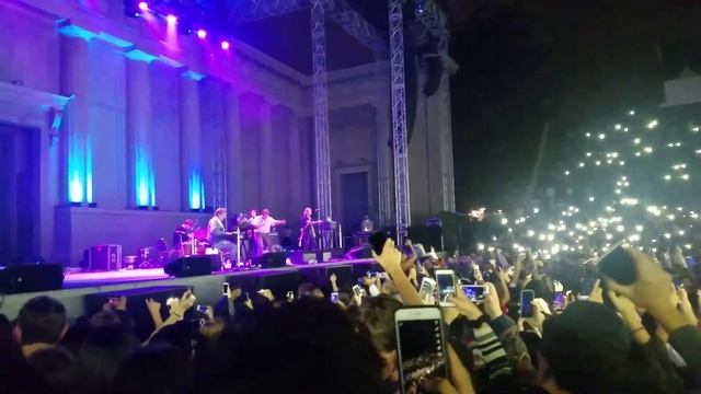Chamber of Reflection by Mac Demarco (awesome cellphone light show) смотреть онлайн