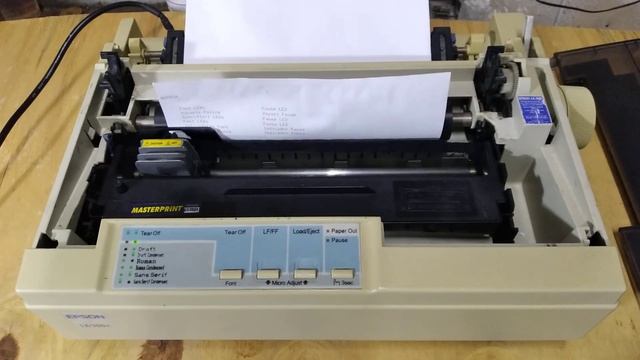 Demonstração de funcionamento da impressora Epson LX 300+ смотреть онлайн