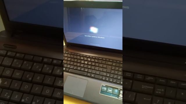 Načtení systému Windows v ASUS X55VD před tím než jsem mu věnoval moji péči (opravnanotebookukladno смотреть онлайн