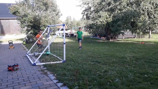 Fotball i hagen смотреть онлайн