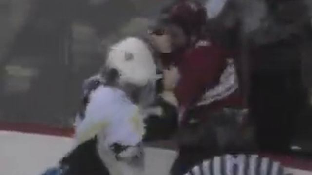Brooks Orpik vs Ed Jovanovski смотреть онлайн