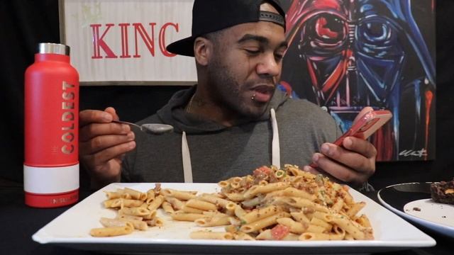 Mukbang | Cheese Burger Mac & Cheese w/ HUGE Stuffed Brownies! смотреть онлайн