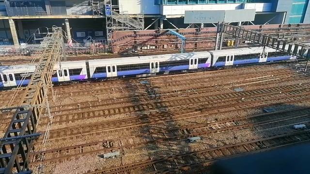 Peak hour at London Paddington seen from my window смотреть онлайн