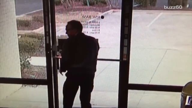 Bank manager won't let would-be robber through the door смотреть онлайн