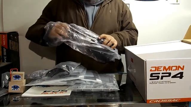 Cross RC Demon SP4 C hardbody, high bling version unboxing. смотреть онлайн
