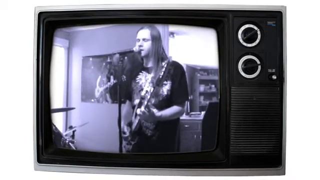 Brucifer playing cars hiss by my window with Stevie on the t.v. смотреть онлайн