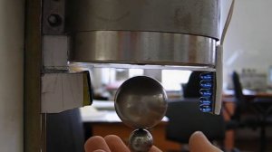 Активный магнитный подвес АМП - Active magnetic bearing - Magnetic levitation in LETI.avi