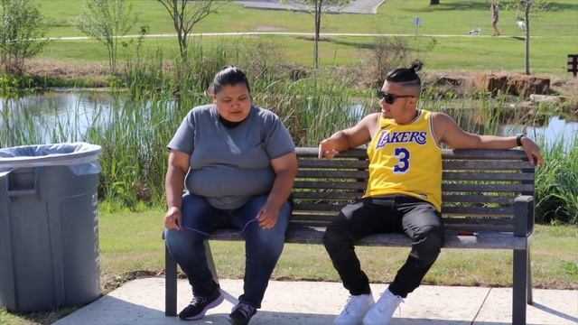 Cutting People's Headphones & Giving Them GIANT Airpods смотреть онлайн