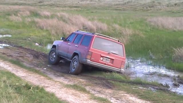 Jeep Cherokee 4.0 Mt en el barro смотреть онлайн