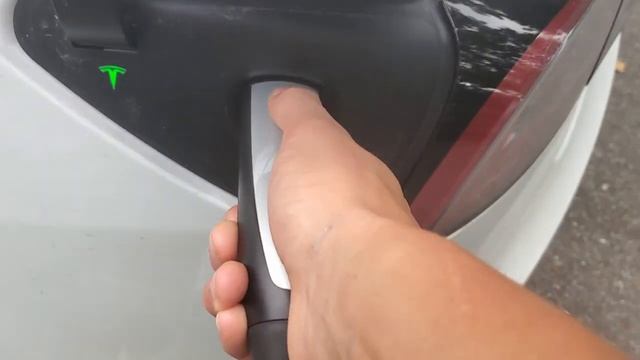 Kia EV6 Charges Tesla with V2L Portable Power! #EV6 #Kia #Electric #Tesla #Charging" смотреть онлайн